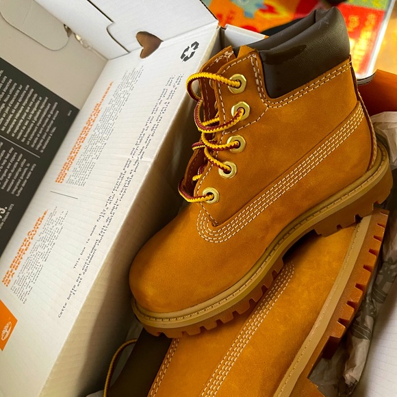 Nubuck timberlands ( size 8) - Picture 2 of 2
